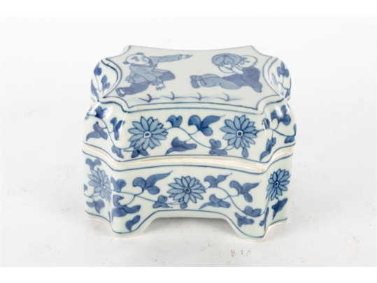 Chinese Blue And White Porcelain Covered Box