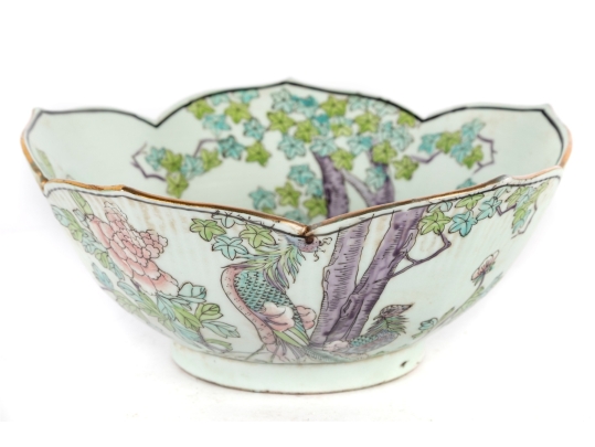Chinese Macau Famille Rose Porcelain Bowl