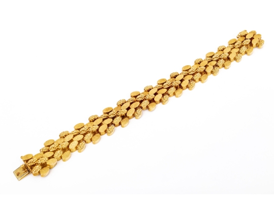 18k Yellow Gold Impactful Heavy Brutalist Textured Oval Link Chevron Motif Bracelet