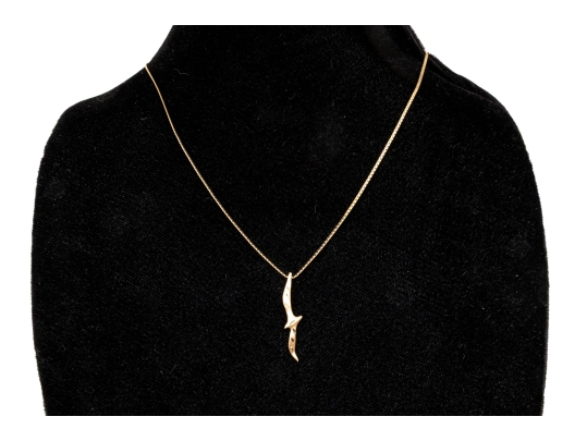 14k Yellow Gold Handsome Diamond Cut Seagull Pendant, With Chain