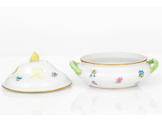 Herend Hungary Hand-Painted Porcelain Covered Dish Or Miniature Tureen, Market Garden (MF) Pattern