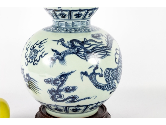 Chinese Vintage Blue And White Double Gourd Ceramic Vase