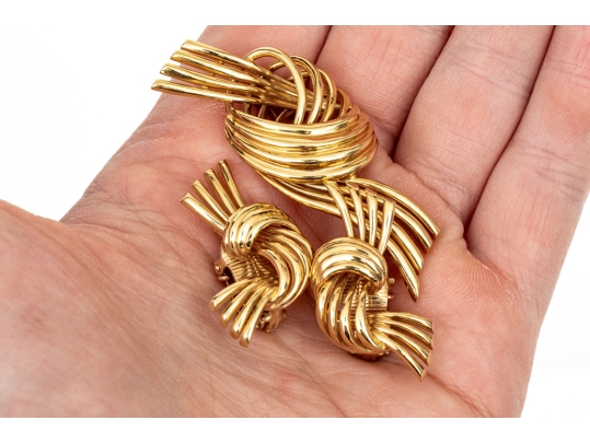 14k Yellow Gold Classic Vintage Knot And Ribbon Matching Earrings And Brooch Set