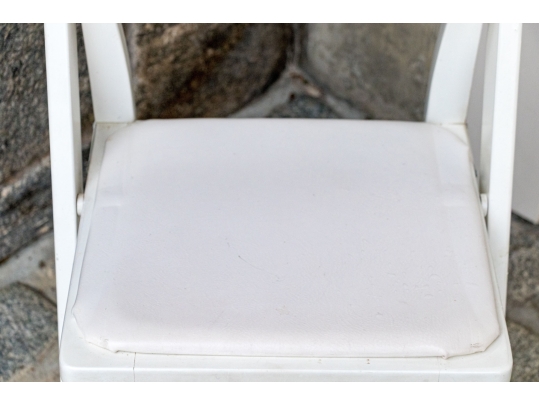 Assembled Set Of 14 Folding Chairs With Cushions