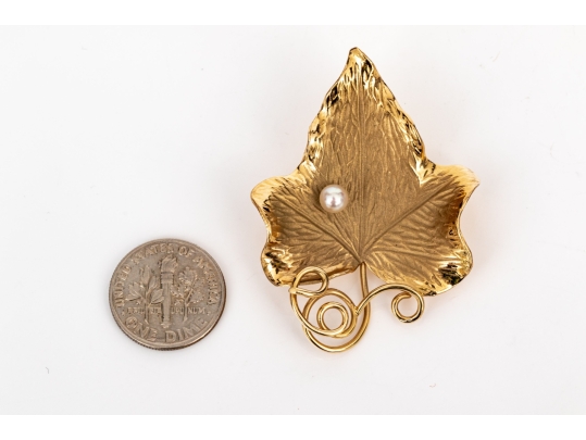 14k Yellow Gold Striking Vintage Textured Grape Leaf And Cultured Pearl Brooch