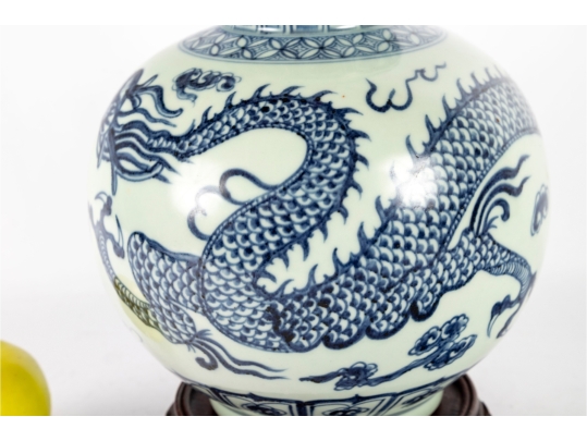 Chinese Vintage Blue And White Double Gourd Ceramic Vase
