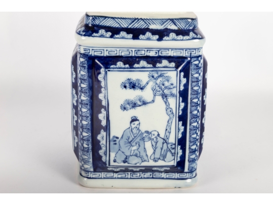 Late Qing Dynasty Blue/White Porcelain Tea Jar