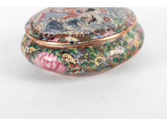 19th Century Chinese Famille Rose Covered Box