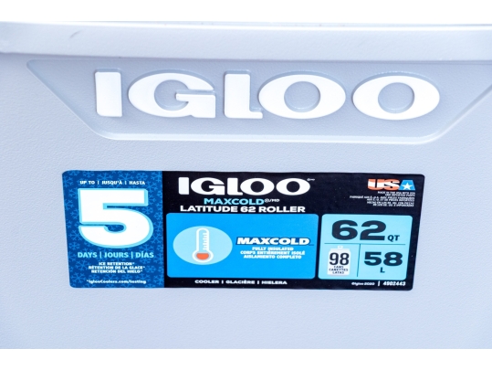 Igloo Maxcold Latitude 62 Rolling Cooler 