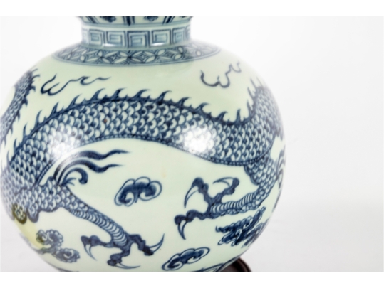 Chinese Vintage Blue And White Double Gourd Ceramic Vase