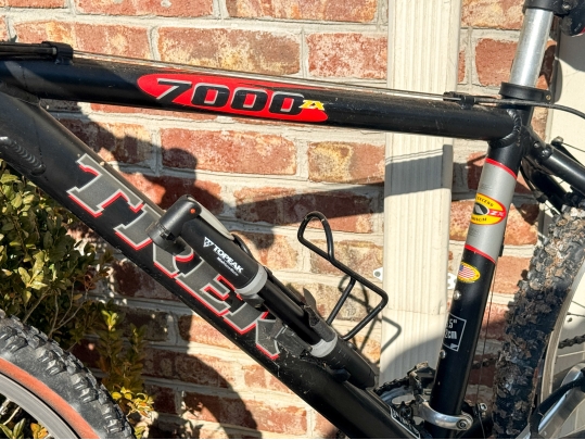 Trek 7000 Mens Mountain Bicycle