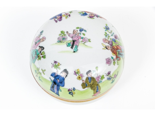 Herend Hand Painted Box Decorated  With Chinese Figures