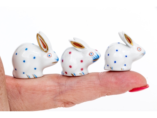 Herend Hand Painted Trio Of Tiny Bunny Rabbit Figures 