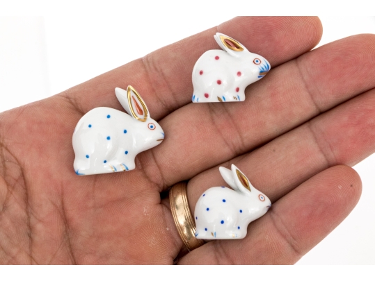 Herend Hand Painted Trio Of Tiny Bunny Rabbit Figures 