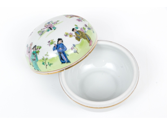 Herend Hand Painted Box Decorated  With Chinese Figures