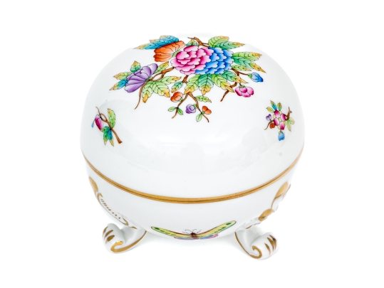 Herend Hungary Hand-Painted Porcelain Covered Bon Bon Dish, Queen Victoria (VBO) Pattern