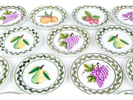 Set Of Fourteen Portuguese Hand-Painted Conimbricer Winterthur Interpretation Ceramic Plates