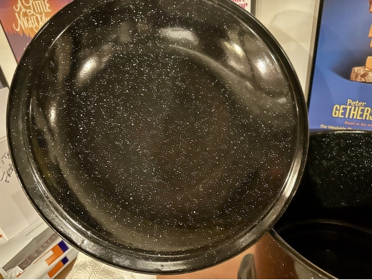 Steamed Clams Pot With Spout And Lid