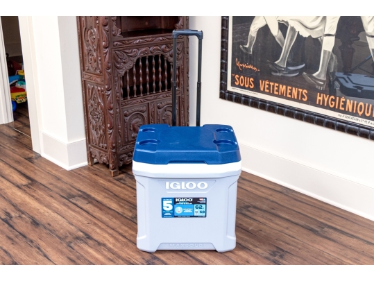 Igloo Maxcold Latitude 62 Rolling Cooler 