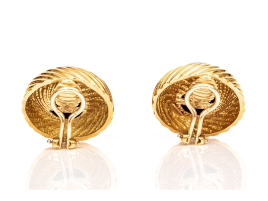 Turi 18k Yellow Gold Fabulous Retro Cabachon Black Onyx And Ribbed Border Clip On Earrings