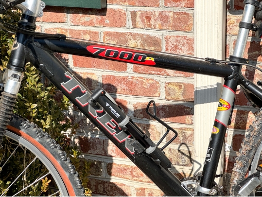 Trek 7000 Mens Mountain Bicycle
