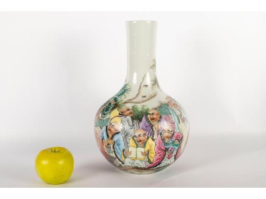 Chinese Qing Dynasty Famille Rose Bottle Vase
