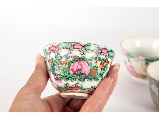 20th Century Chinese Famille Rose Porcelain Teapot And Cups