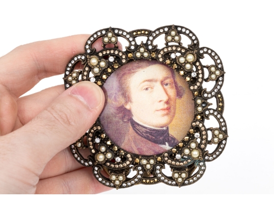 Jay Strongwater Small Scalloped Square Frame, Boxed