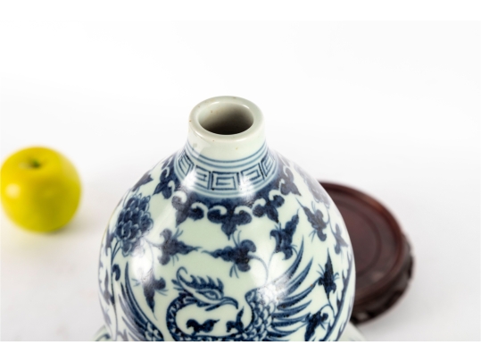 Chinese Vintage Blue And White Double Gourd Ceramic Vase