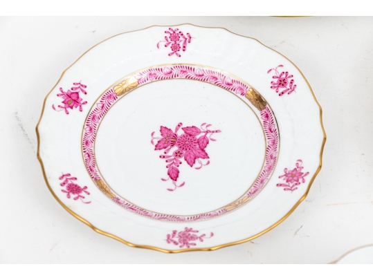 Herend Hungary Porcelain Dinner Service Items, Raspberry Chinese Bouquet Pattern, 9 Pieces