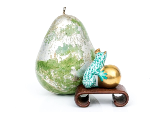 Herend Hungary Hand-Painted Porcelain Frog With Crown Figure, Green Fishnet (VH) Pattern