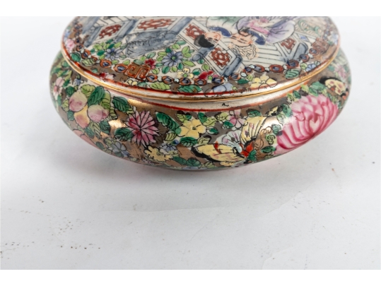19th Century Chinese Famille Rose Covered Box