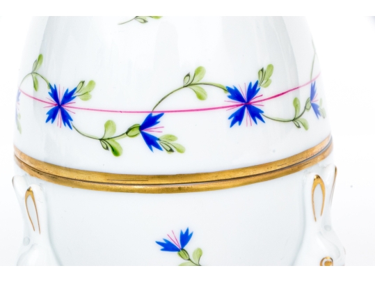 Herend Hungary Hand-Painted Porcelain Egg Box With Rabbit Form Feet, Blue Garland Pattern (PBG)