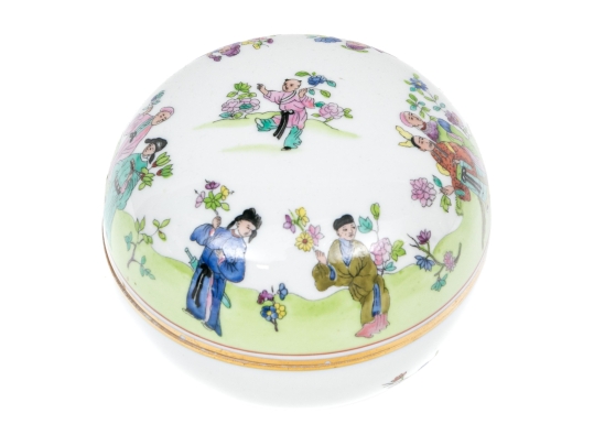 Herend Hand Painted Box Decorated  With Chinese Figures