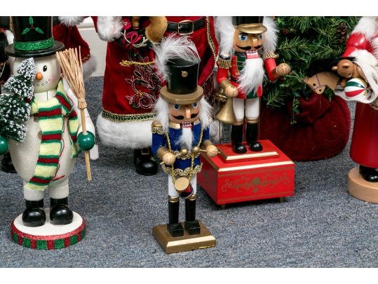 Collection Of 15 Pieces Of Christmas Related Decoration