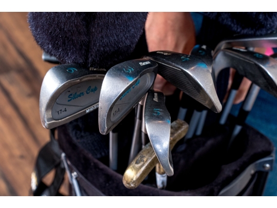 Set Of Fifteen Mizuno Golf Clubs With Nike Golf Bag