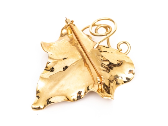 14k Yellow Gold Striking Vintage Textured Grape Leaf And Cultured Pearl Brooch