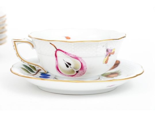 Herend Hungary Hand-Painted Porcelain Partial Dinner Service, Market Garden (FR) Pattern, 28 Pieces