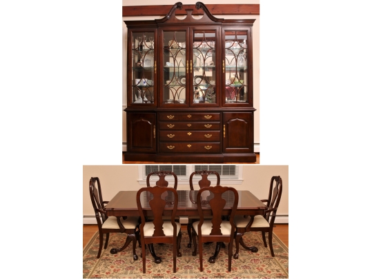 Stunning Thomasville Dining Room With Display Cabinet Table 6
