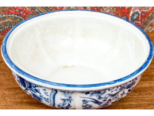 Decorative Chinese Style Bowl With Pierced Lid