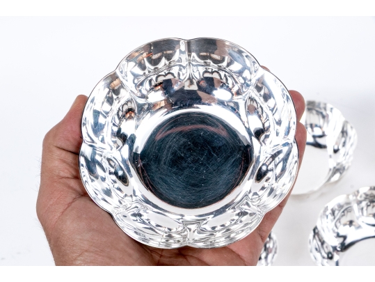 Set Of Six Vintage Fine Silverplate Scalloped Bowls 