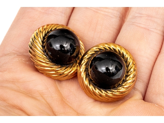 Turi 18k Yellow Gold Fabulous Retro Cabachon Black Onyx And Ribbed Border Clip On Earrings