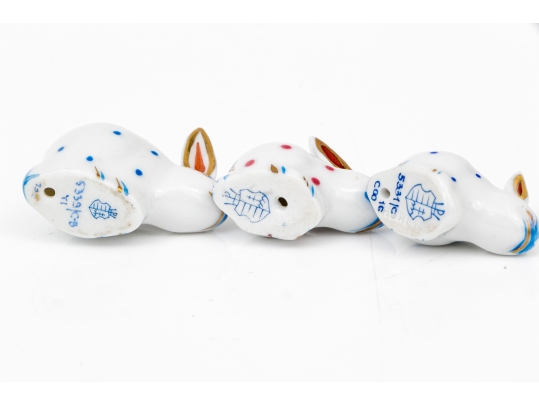Herend Hand Painted Trio Of Tiny Bunny Rabbit Figures 