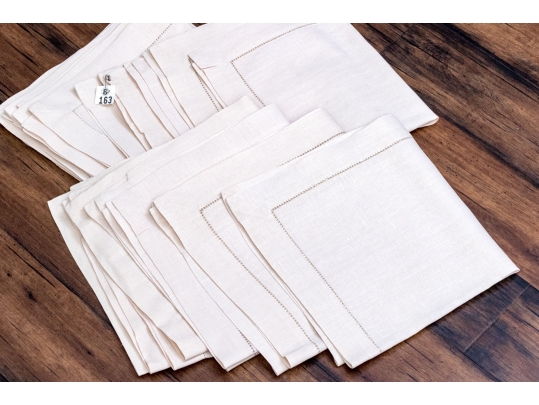 Set Of Fifteen Quality Linen Napkins
