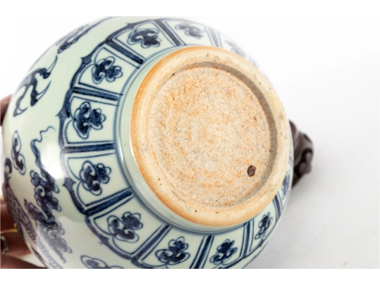 Chinese Vintage Blue And White Double Gourd Ceramic Vase