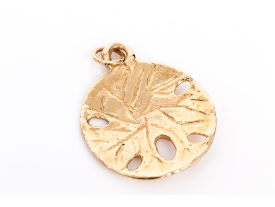 14k Yellow Gold Charming Sand Dollar Motif Pendant
