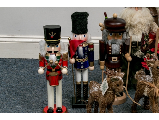 Collection Of 15 Pieces Of Christmas Related Decoration