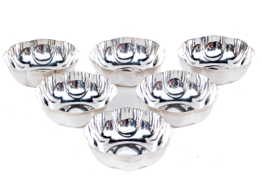 Set Of Six Vintage Fine Silverplate Scalloped Bowls 