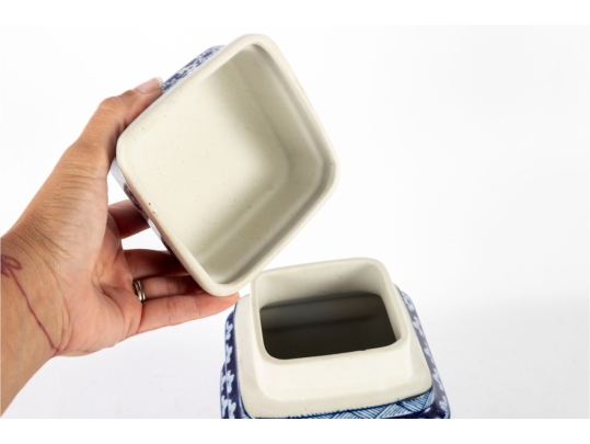 Late Qing Dynasty Blue/White Porcelain Tea Jar