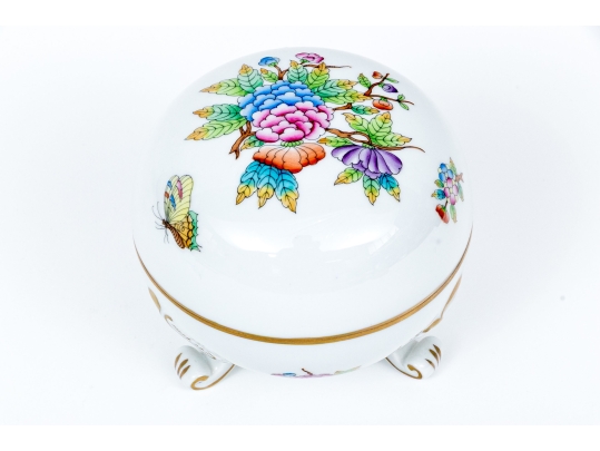 Herend Hungary Hand-Painted Porcelain Bonbonniere, Queen Victoria (VBO) Pattern